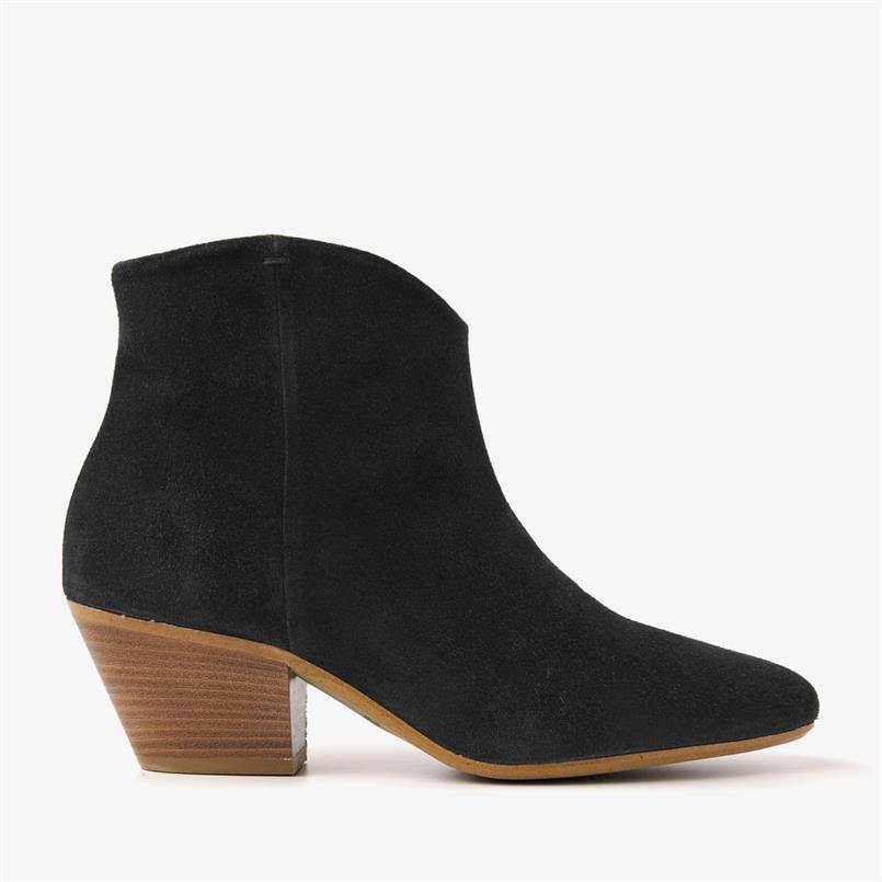 Claire lott 900