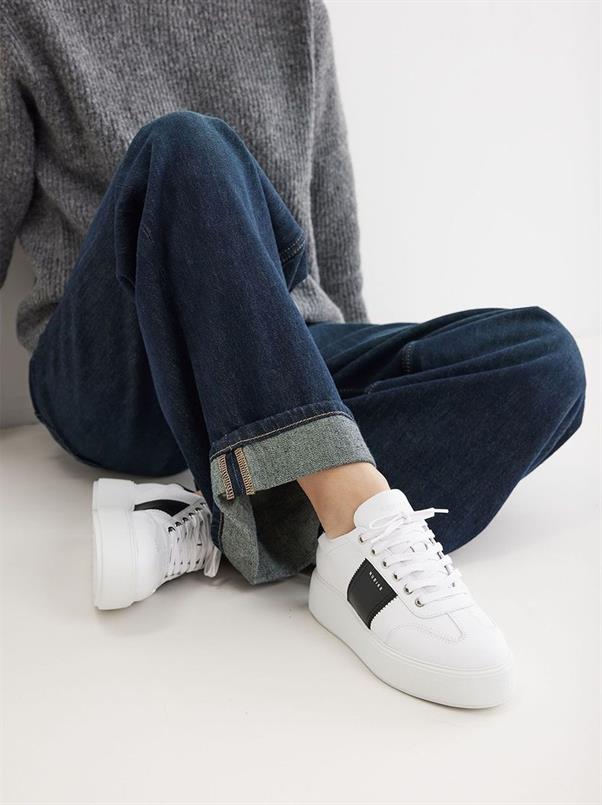 Elise wing white leather black