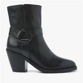 Mara drew 900