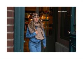 Shawl camel