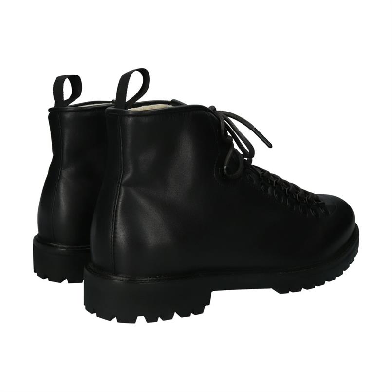 Ug44 black schapenvacht